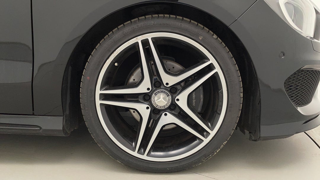 2016 Mercedes-benz CLA 200 Edition One, Automatic, 80600 km, Right Front Wheel