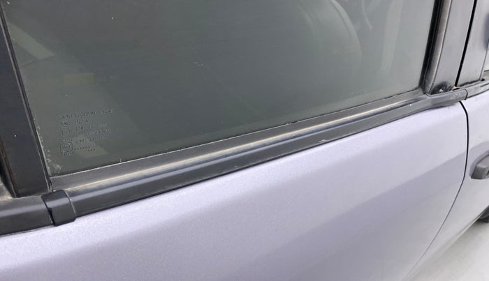 2012 Maruti Ritz VXI, Petrol, Manual, 70,940 km, Right rear door - Weather strip has minor damage