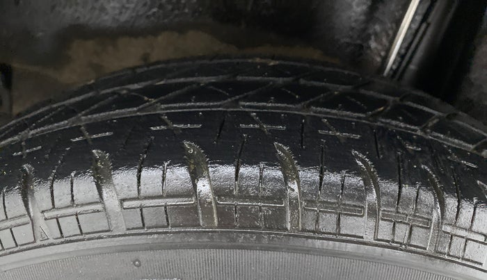 2012 Maruti Ritz VXI, Petrol, Manual, 70,940 km, Left Rear Tyre Tread