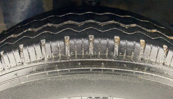2015 Hyundai Eon D LITE PLUS, Petrol, Manual, 54,326 km, Left Front Tyre Tread