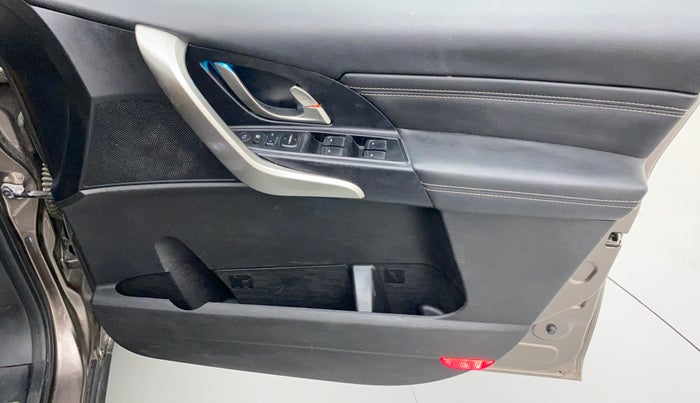 2019 Mahindra XUV500 W11 (O), Diesel, Manual, 21,214 km, Driver Side Door Panels Control