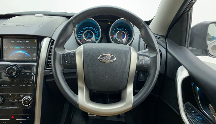 2019 Mahindra XUV500 W11 (O), Diesel, Manual, 21,214 km, Steering Wheel Close Up