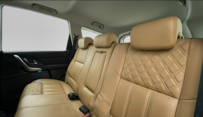 2019 Mahindra XUV500 W11 (O), Diesel, Manual, 21,214 km, Right Side Rear Door Cabin