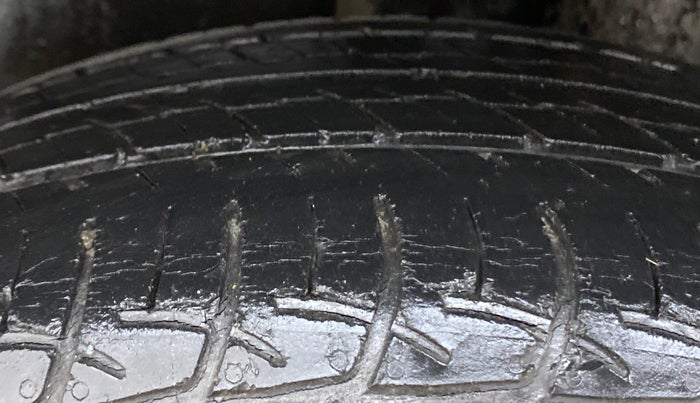 2015 Volkswagen Vento HIGHLINE PETROL, Petrol, Manual, 56,238 km, Left Rear Tyre Tread