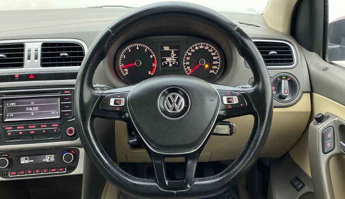 2015 Volkswagen Vento HIGHLINE PETROL, Petrol, Manual, 56,238 km, Steering Wheel Close Up