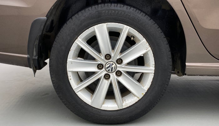 2015 Volkswagen Vento HIGHLINE PETROL, Petrol, Manual, 56,238 km, Right Rear Wheel