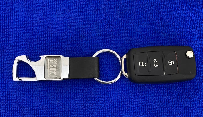 2015 Volkswagen Vento HIGHLINE PETROL, Petrol, Manual, 56,238 km, Key Close Up