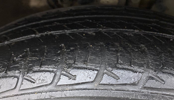 2015 Volkswagen Vento HIGHLINE PETROL, Petrol, Manual, 56,238 km, Right Front Tyre Tread
