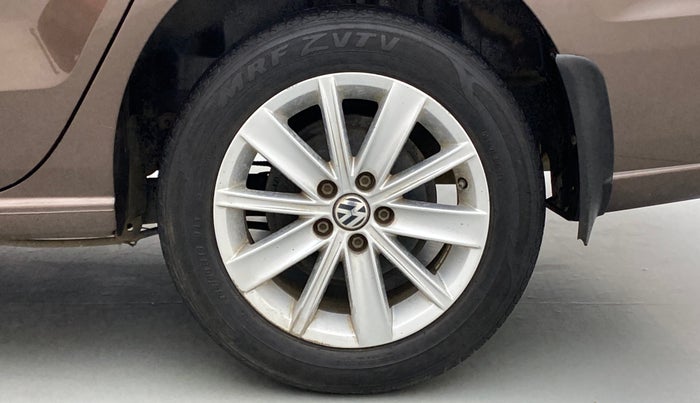 2015 Volkswagen Vento HIGHLINE PETROL, Petrol, Manual, 56,238 km, Left Rear Wheel