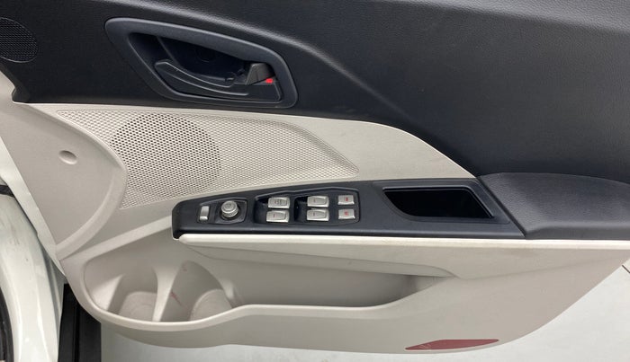 2022 Mahindra XUV300 1.5 W6 MT, Diesel, Manual, 18,832 km, Driver Side Door Panels Control