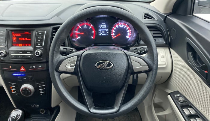 2022 Mahindra XUV300 1.5 W6 MT, Diesel, Manual, 18,832 km, Steering Wheel Close Up
