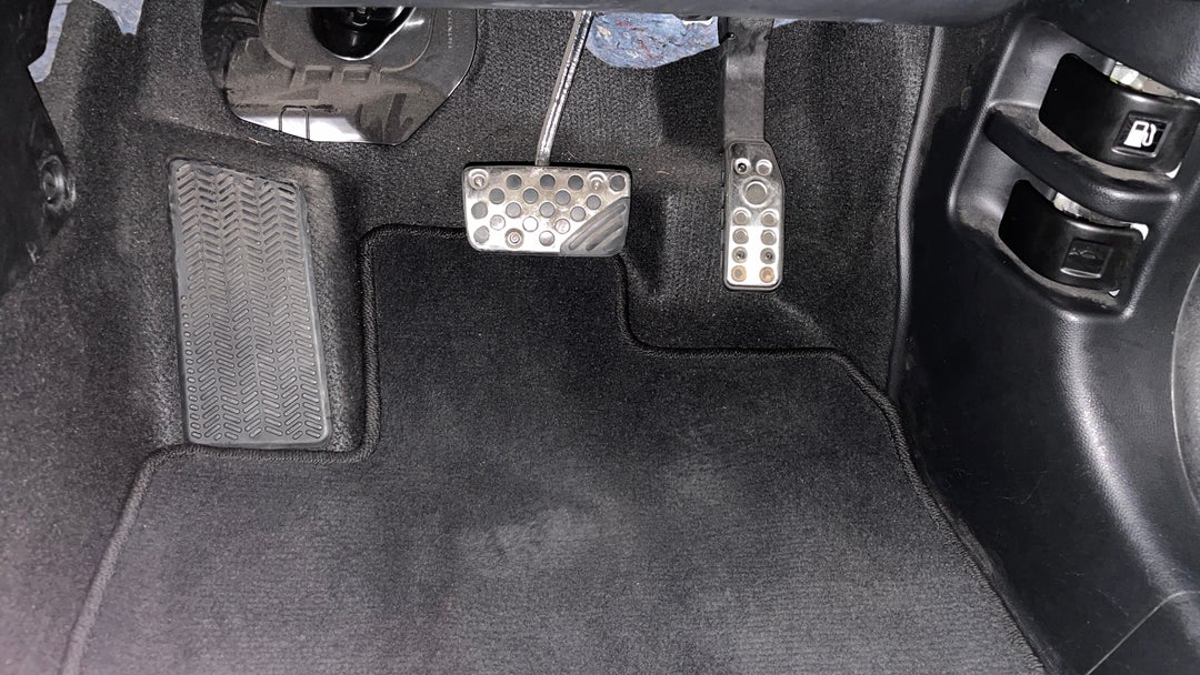 2016 Honda HR-V Vti-l, Automatic, 70115 km, Pedals and Footmat