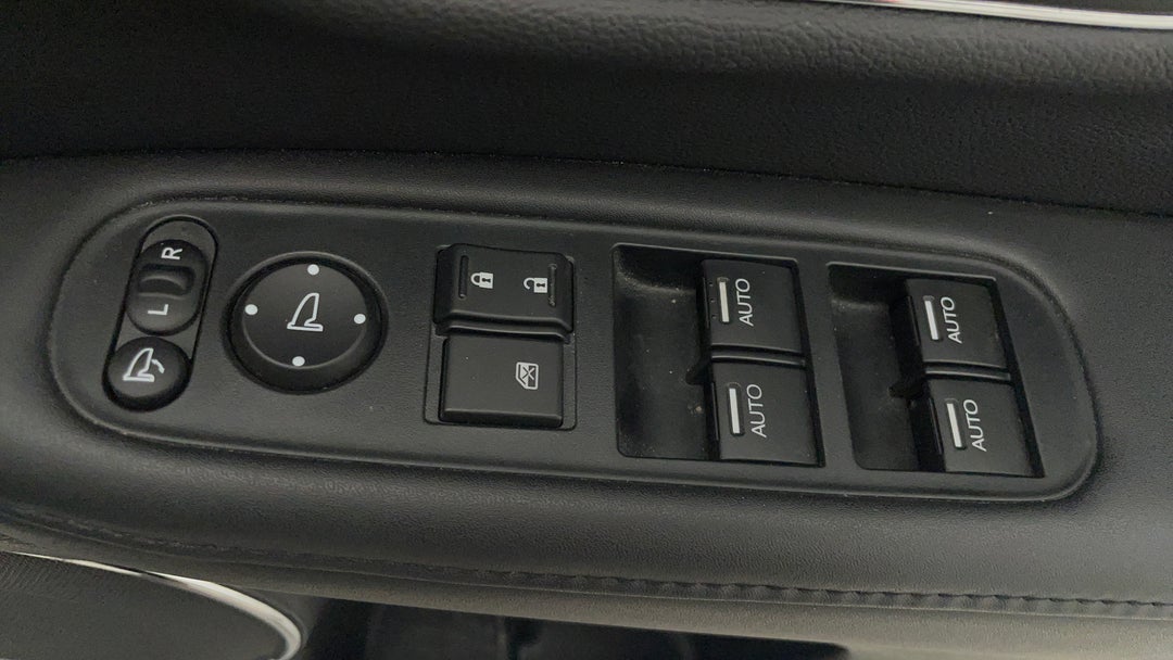2016 Honda HR-V Vti-l, Automatic, 70115 km, Drivers Side Door Panel Controls
