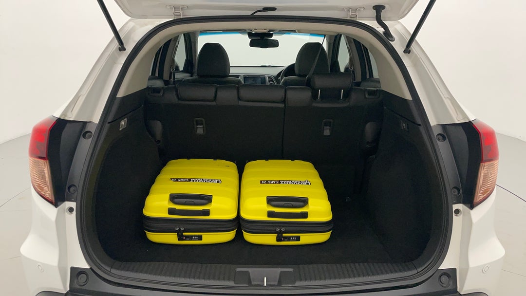 2016 Honda HR-V Vti-l, Automatic, 70115 km, Boot Inside View with Luggage