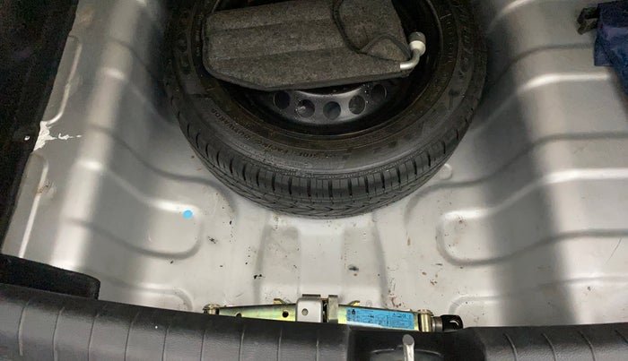 2016 Hyundai Xcent S 1.2, Petrol, Manual, 57,752 km, Boot floor - Slight discoloration