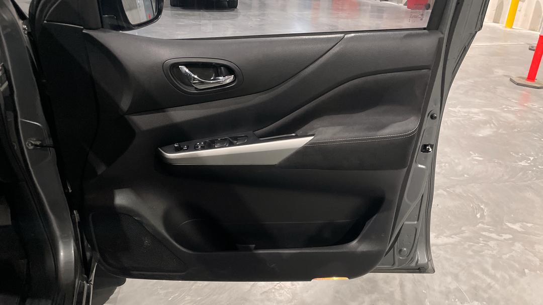 2018 Nissan Navara St-X (4x4), Automatic, 100634 km, Speaker View