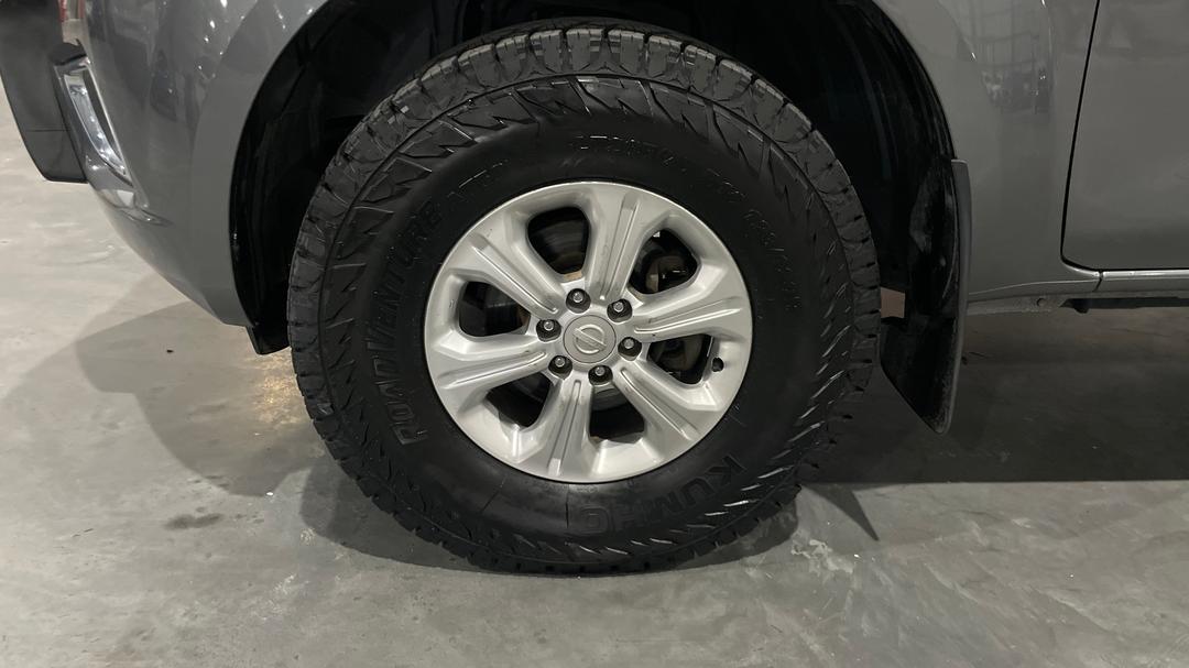 2018 Nissan Navara St-X (4x4), Automatic, 100634 km, Left Front Wheel