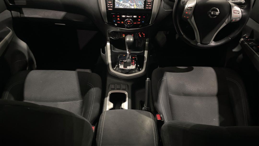 2018 Nissan Navara St-X (4x4), Automatic, 100634 km, Center Console