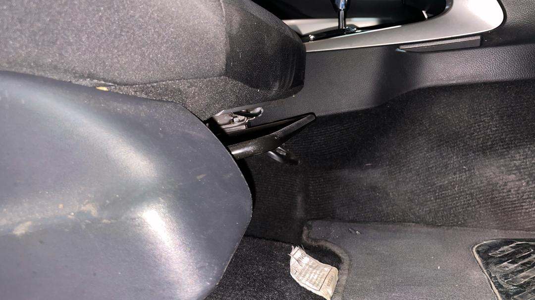 2018 Nissan Navara St-X (4x4), Automatic, 100634 km, Drivers Side Adjustment Panel