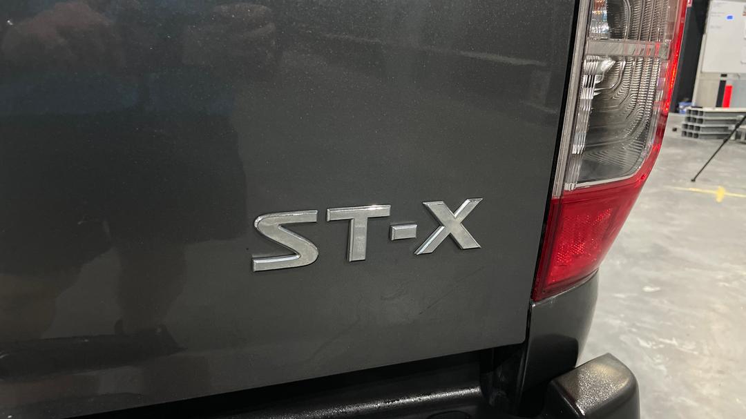 2018 Nissan Navara St-X (4x4), Automatic, 100634 km, Badge (Boot Right Side)