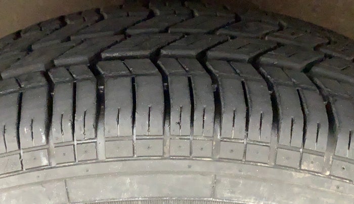 2013 Maruti Ritz VXI, Petrol, Manual, 23,329 km, Left Front Tyre Tread
