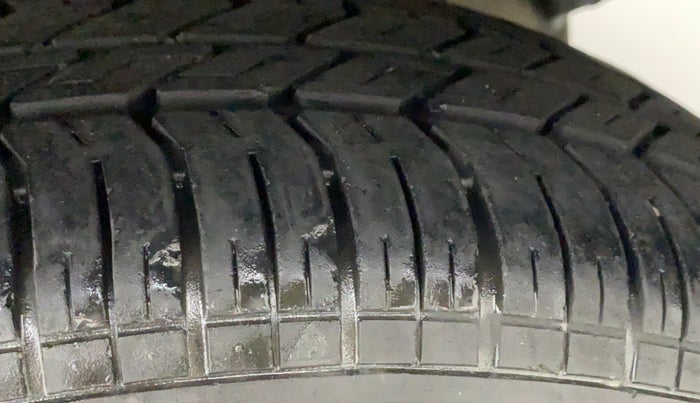 2013 Maruti Ritz VXI, Petrol, Manual, 23,329 km, Left Rear Tyre Tread