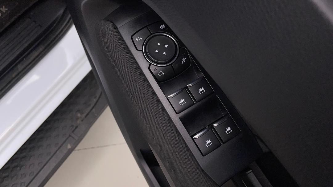 2024 Volkswagen Amarok Life Tdi500 4motion, Automatic, 11874 km, Drivers Side Door Panel Controls