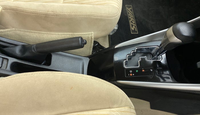 2018 Toyota YARIS V CVT, Petrol, Automatic, 32,523 km, Gear Lever