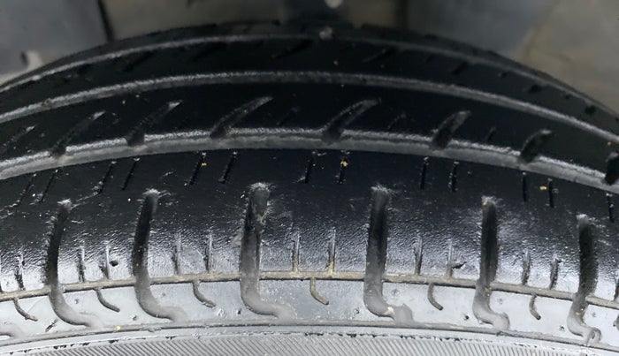 2018 Renault Kwid RXT Opt, Petrol, Manual, 16,320 km, Left Front Tyre Tread