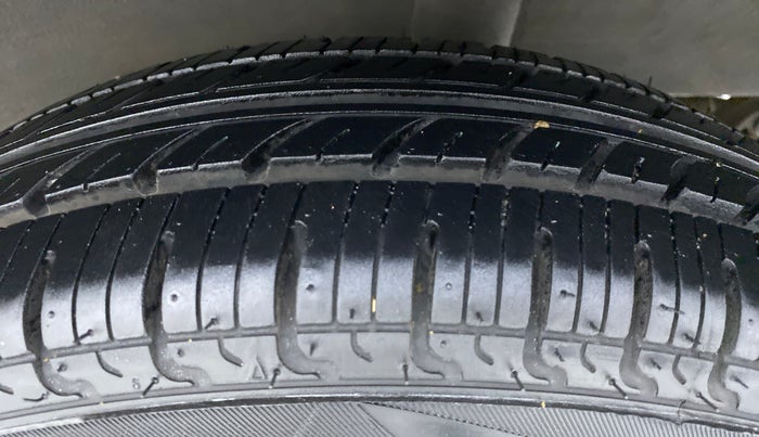 2018 Renault Kwid RXT Opt, Petrol, Manual, 16,320 km, Left Rear Tyre Tread