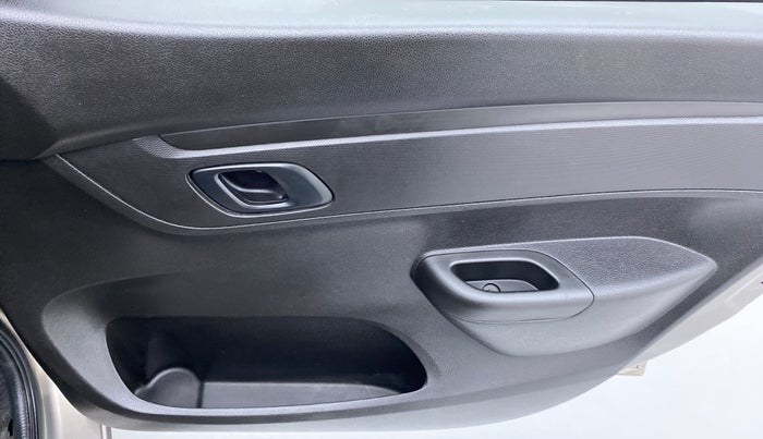 2018 Renault Kwid RXT Opt, Petrol, Manual, 16,320 km, Driver Side Door Panels Control