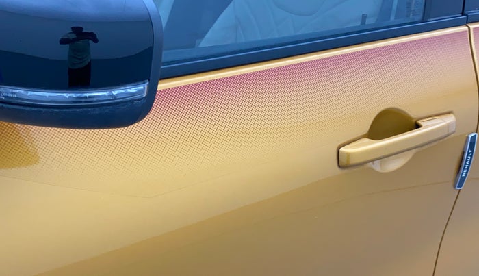 2021 Renault TRIBER RXZ AMT DUAL TONE, Petrol, Automatic, 17,780 km, Front passenger door - Graphic sticker