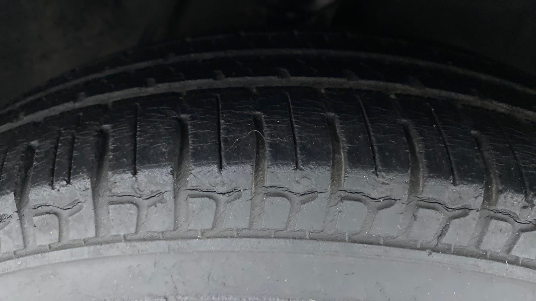 Right Front Tyre Tread