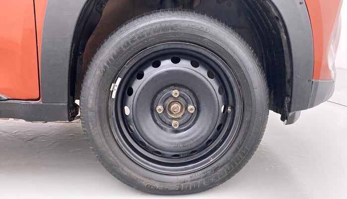 2017 Mahindra KUV 100 NXT K6+ P 6 STR, Petrol, Manual, 42,396 km, Right Front Wheel