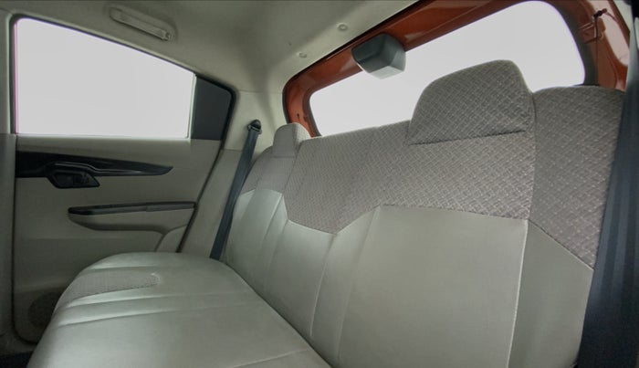2016 Mahindra Kuv100 K4+ 6 STR, Petrol, Manual, 31,564 km, Right Side Rear Door Cabin