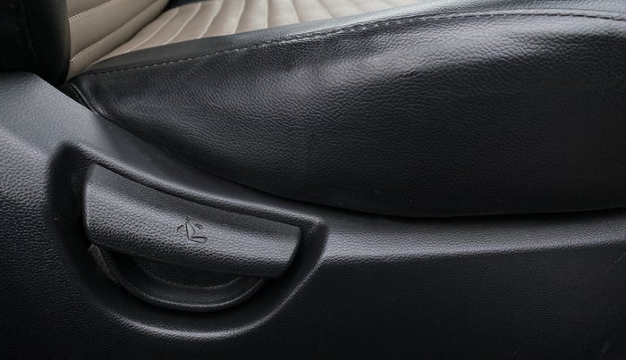 2016 Hyundai Grand i10 SPORTZ 1.2 KAPPA VTVT, Petrol, Manual, 35,320 km, Driver Side Adjustment Panel