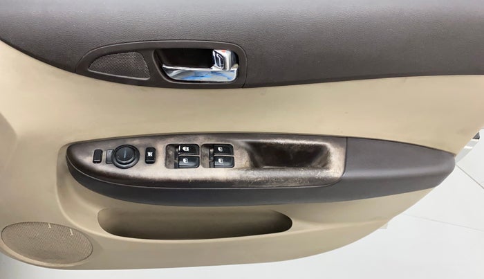 2010 Hyundai i20 ASTA 1.2, Petrol, Manual, 1,23,576 km, Driver Side Door Panels Control