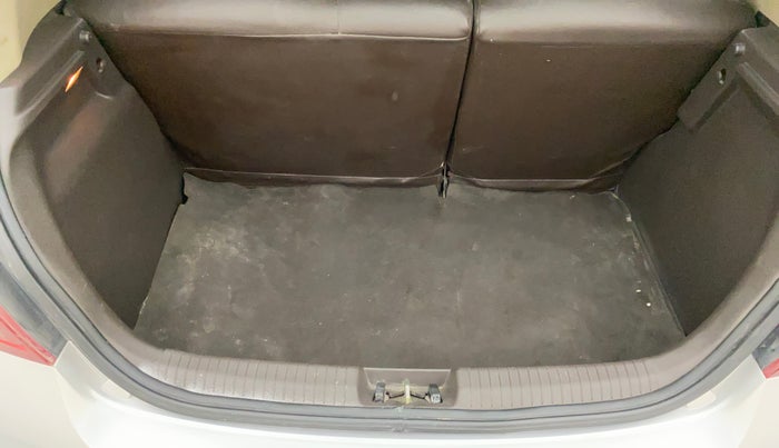 2010 Hyundai i20 ASTA 1.2, Petrol, Manual, 1,23,576 km, Dicky (Boot door) - Parcel tray missing