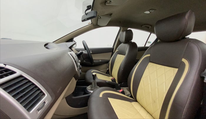 2010 Hyundai i20 ASTA 1.2, Petrol, Manual, 1,23,576 km, Right Side Front Door Cabin