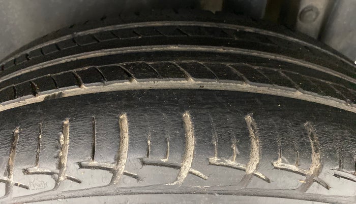 2014 Maruti Swift ZDI, Diesel, Manual, 58,196 km, Left Rear Tyre Tread