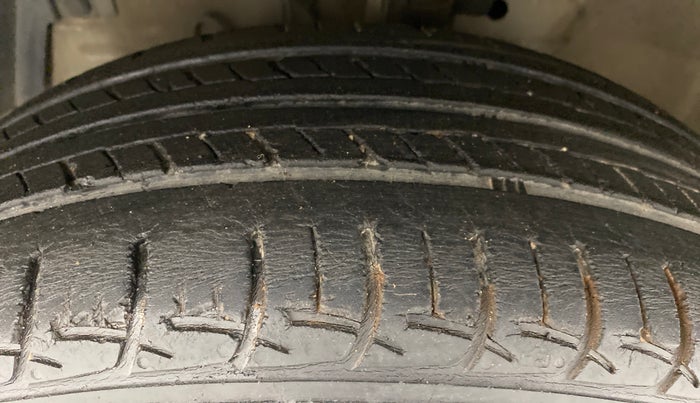 2014 Maruti Swift ZDI, Diesel, Manual, 58,196 km, Left Front Tyre Tread