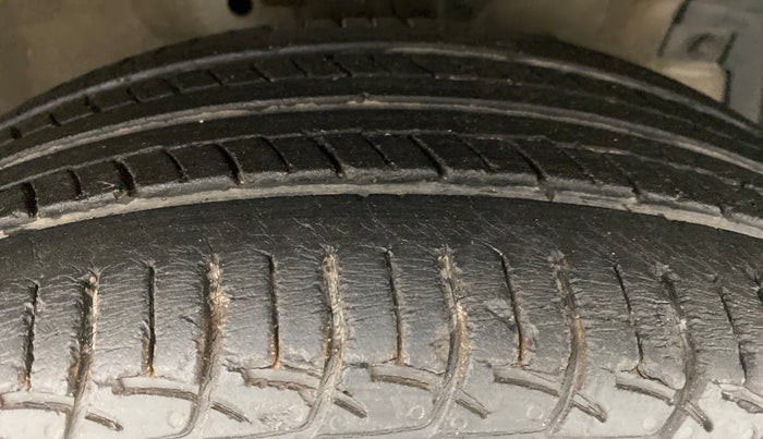 2014 Maruti Swift ZDI, Diesel, Manual, 58,196 km, Right Front Tyre Tread
