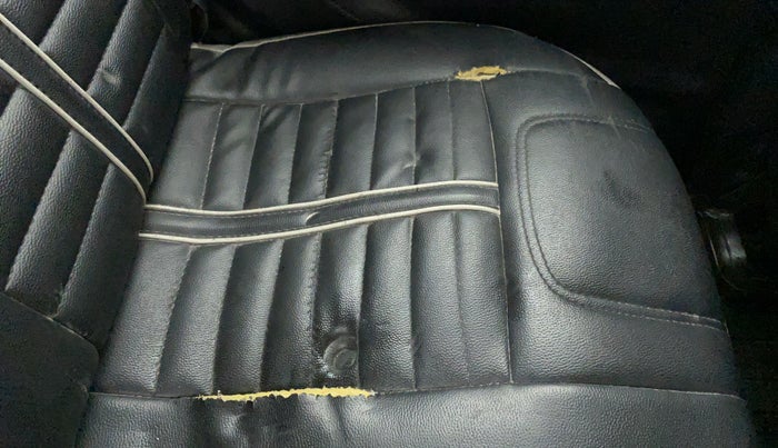 2015 Maruti Wagon R 1.0 LXI CNG, CNG, Manual, 85,038 km, Second-row left seat - Cover slightly torn