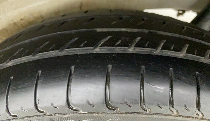 2015 Maruti Wagon R 1.0 LXI CNG, CNG, Manual, 85,038 km, Left Rear Tyre Tread