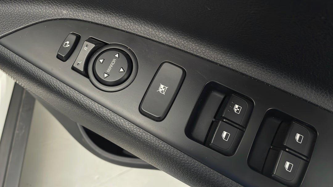 2020 Kia Stonic Sport, Automatic, 23993 km, Drivers Side Door Panel Controls