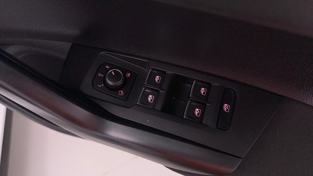 2018 Volkswagen Polo 85tsi Comfortline, Automatic, 52021 km, Drivers Side Door Panel Controls