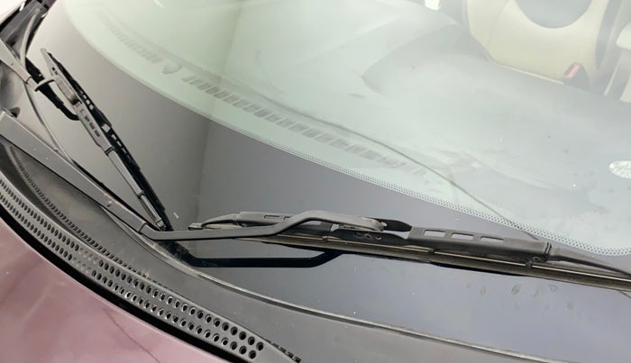 2013 Hyundai Verna FLUIDIC 1.6 VTVT EX, Petrol, Manual, 89,944 km, Front windshield - Wiper Blade Broken/Rusted