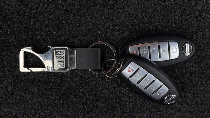 NISSAN ALTIMA-Key Close-up