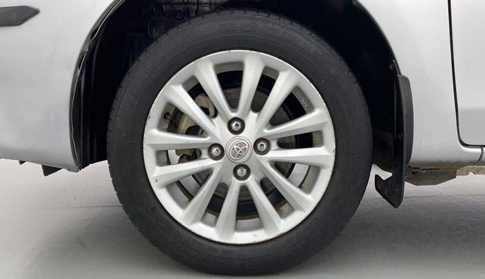 2013 Toyota Etios Liva V, Petrol, Manual, 13,948 km, Left Front Wheel