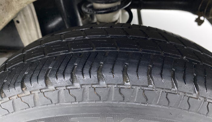 2016 Maruti Alto 800 LXI, Petrol, Manual, 37,744 km, Left Rear Tyre Tread